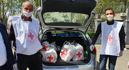 red cross volunteers